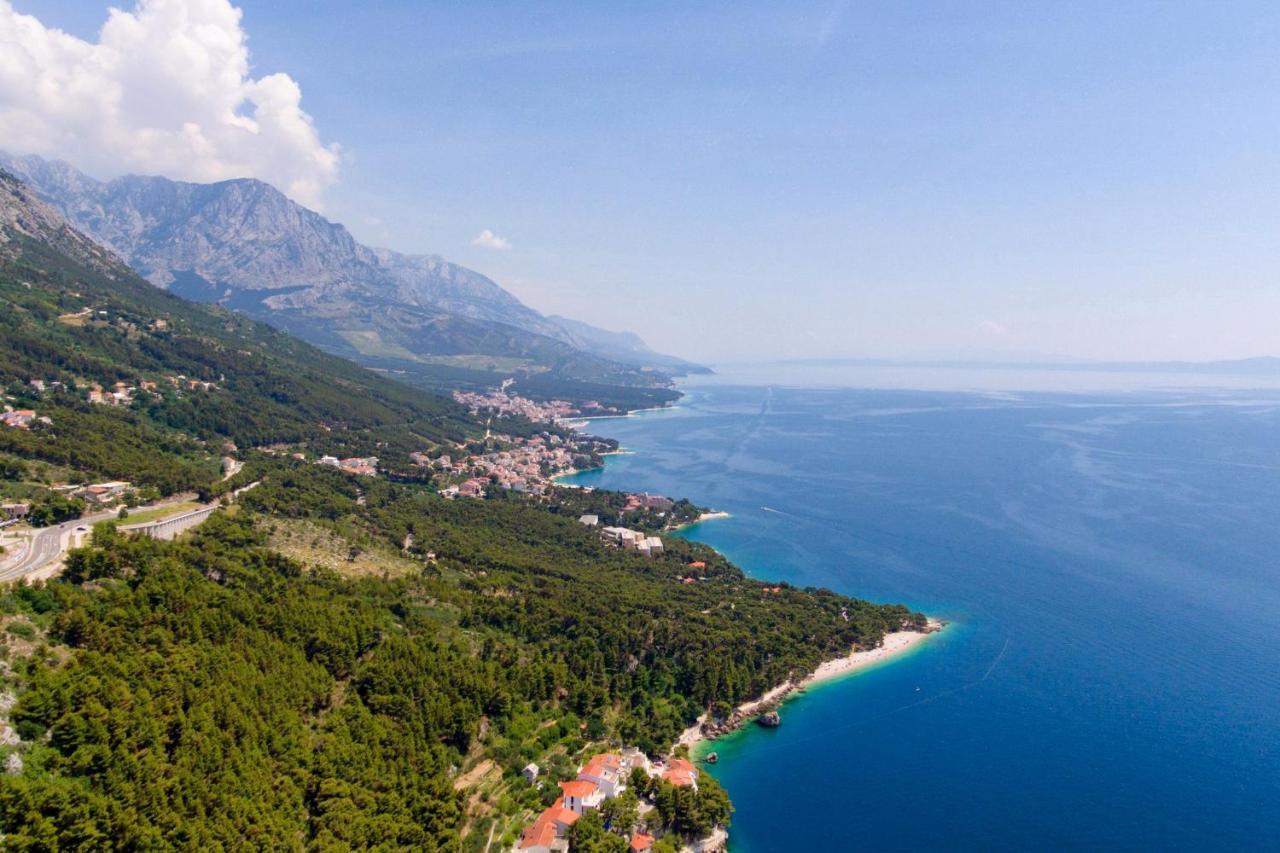 Apartments With A Parking Space Brela, Makarska - 11552 Exterior photo