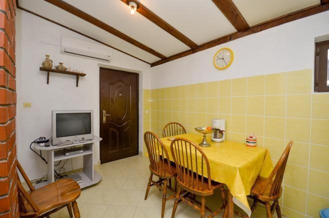 Apartments With A Parking Space Brela, Makarska - 11552 Exterior photo